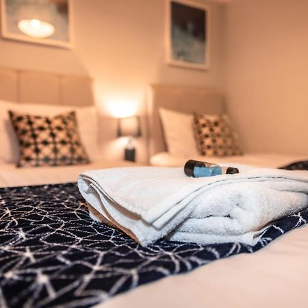 Best Price! Perfect Gunwharf Accommodation - 5 Single Beds Or Kingsize Free Parking Portsmouth Extérieur photo