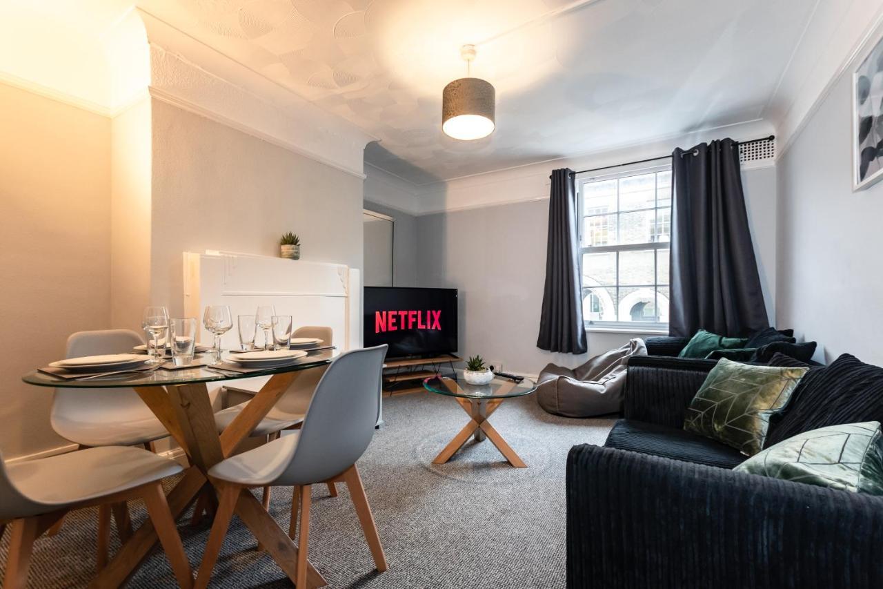 Best Price! Perfect Gunwharf Accommodation - 5 Single Beds Or Kingsize Free Parking Portsmouth Extérieur photo