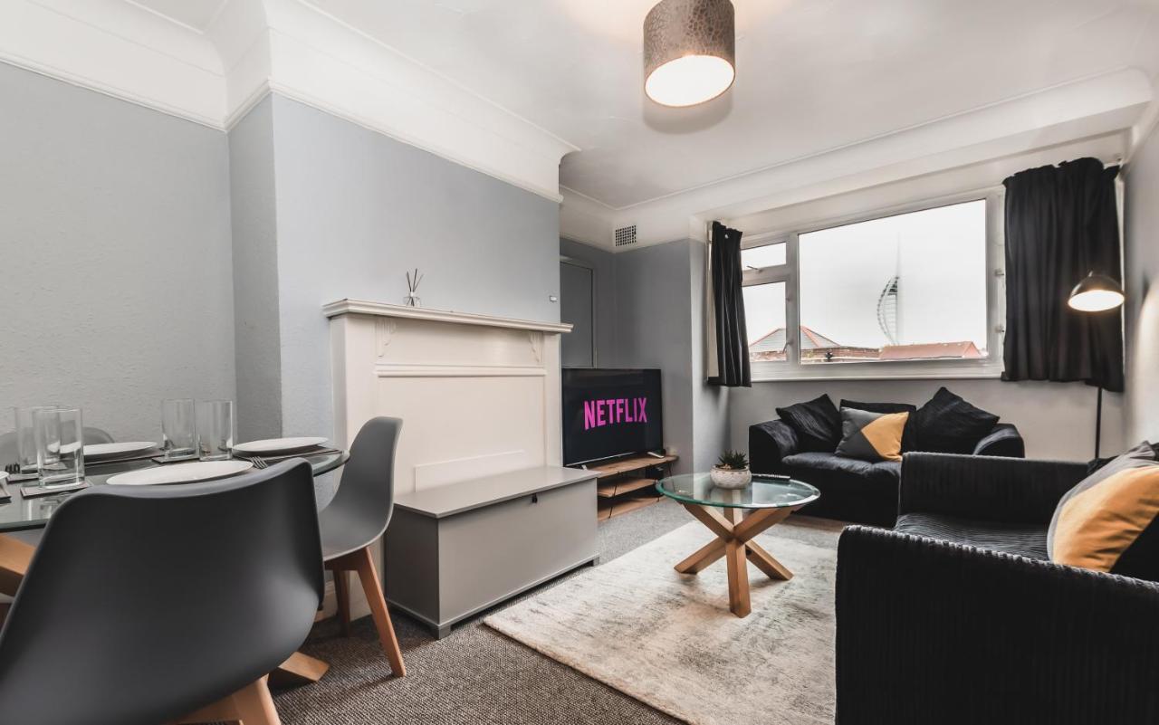 Best Price! Perfect Gunwharf Accommodation - 5 Single Beds Or Kingsize Free Parking Portsmouth Extérieur photo