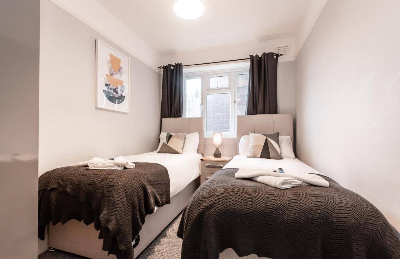 Best Price! Perfect Gunwharf Accommodation - 5 Single Beds Or Kingsize Free Parking Portsmouth Extérieur photo