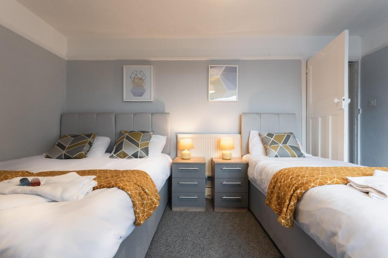 Best Price! Perfect Gunwharf Accommodation - 5 Single Beds Or Kingsize Free Parking Portsmouth Extérieur photo