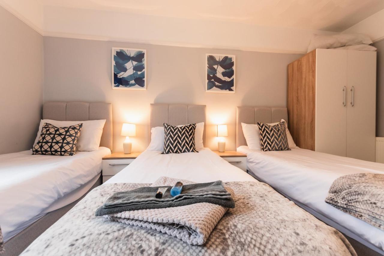 Best Price! Perfect Gunwharf Accommodation - 5 Single Beds Or Kingsize Free Parking Portsmouth Extérieur photo