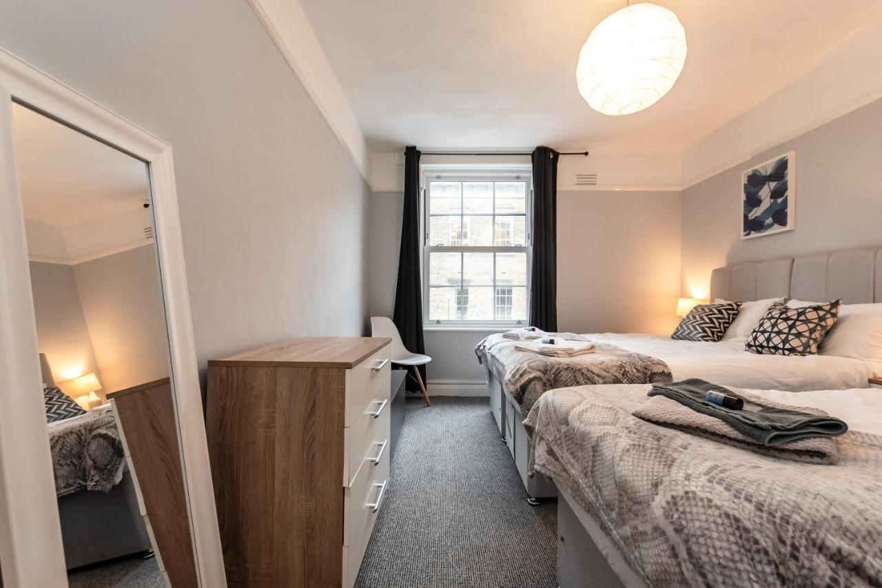 Best Price! Perfect Gunwharf Accommodation - 5 Single Beds Or Kingsize Free Parking Portsmouth Extérieur photo