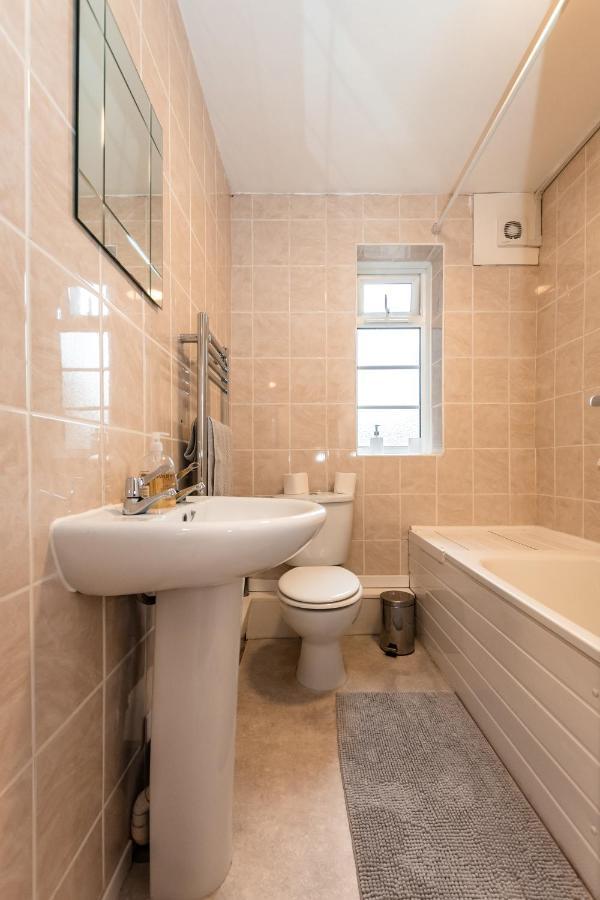 Best Price! Perfect Gunwharf Accommodation - 5 Single Beds Or Kingsize Free Parking Portsmouth Extérieur photo
