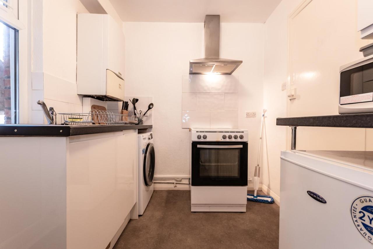Best Price! Perfect Gunwharf Accommodation - 5 Single Beds Or Kingsize Free Parking Portsmouth Extérieur photo