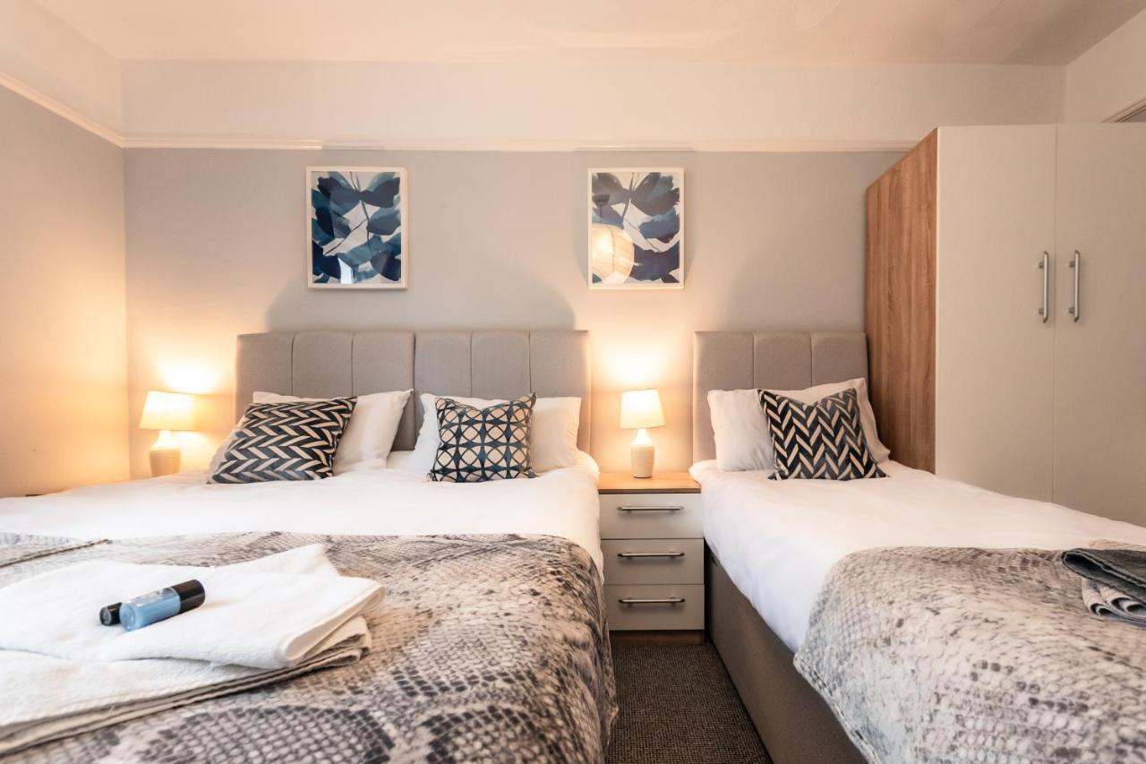 Best Price! Perfect Gunwharf Accommodation - 5 Single Beds Or Kingsize Free Parking Portsmouth Extérieur photo
