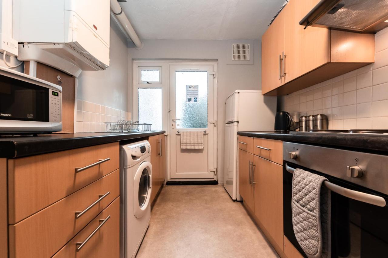 Best Price! Perfect Gunwharf Accommodation - 5 Single Beds Or Kingsize Free Parking Portsmouth Extérieur photo