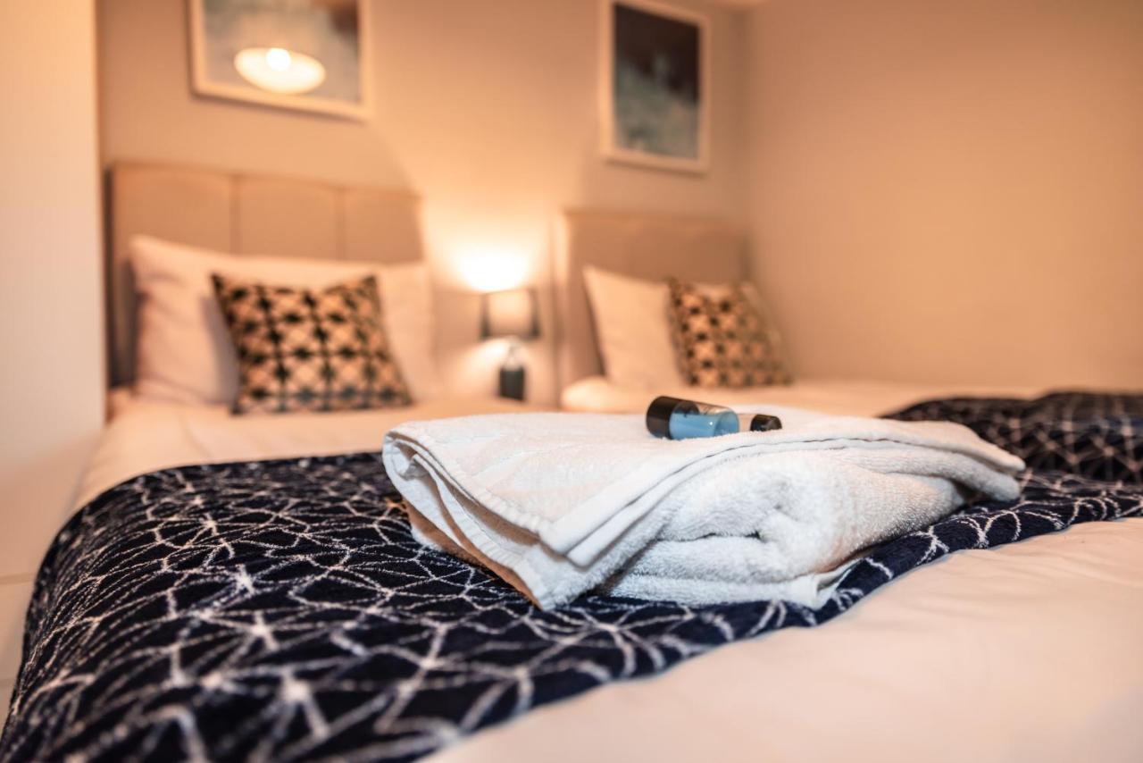 Best Price! Perfect Gunwharf Accommodation - 5 Single Beds Or Kingsize Free Parking Portsmouth Extérieur photo