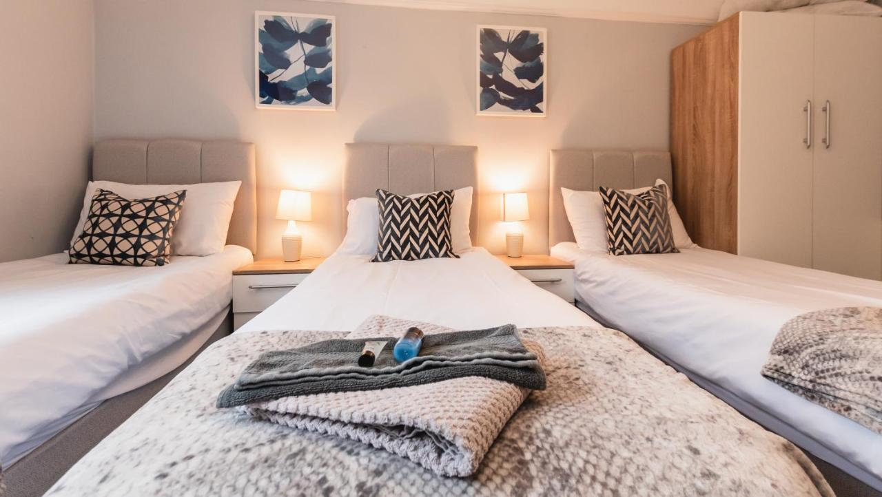 Best Price! Perfect Gunwharf Accommodation - 5 Single Beds Or Kingsize Free Parking Portsmouth Extérieur photo