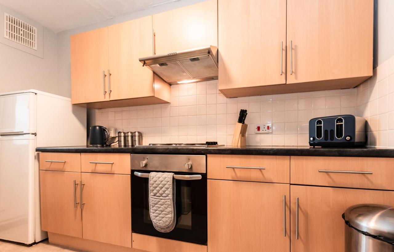 Best Price! Perfect Gunwharf Accommodation - 5 Single Beds Or Kingsize Free Parking Portsmouth Extérieur photo