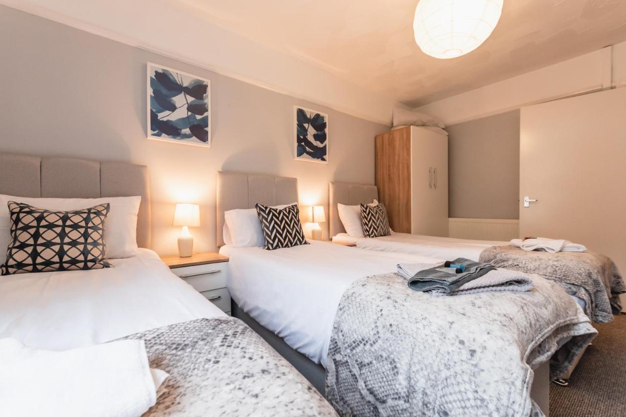 Best Price! Perfect Gunwharf Accommodation - 5 Single Beds Or Kingsize Free Parking Portsmouth Extérieur photo
