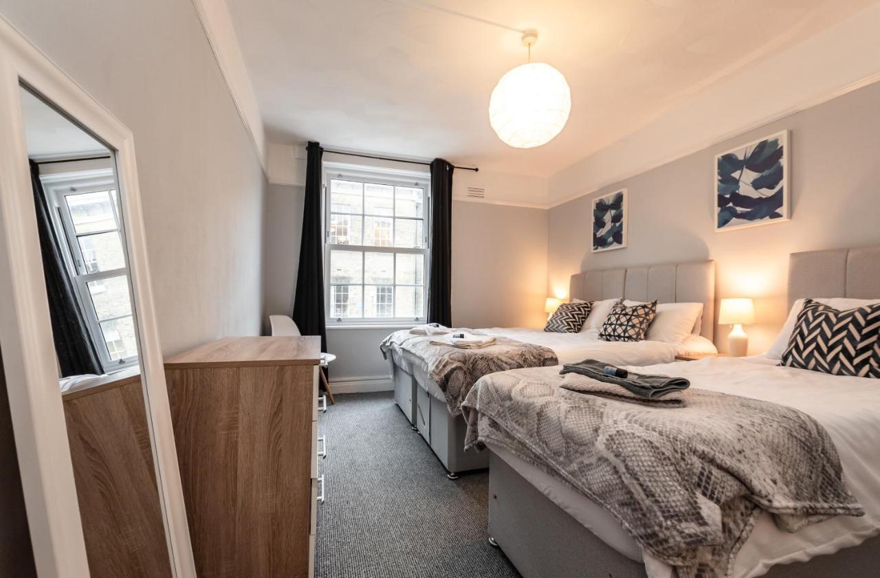 Best Price! Perfect Gunwharf Accommodation - 5 Single Beds Or Kingsize Free Parking Portsmouth Extérieur photo