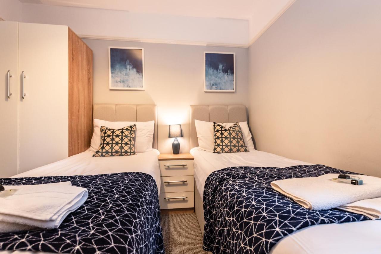 Best Price! Perfect Gunwharf Accommodation - 5 Single Beds Or Kingsize Free Parking Portsmouth Extérieur photo
