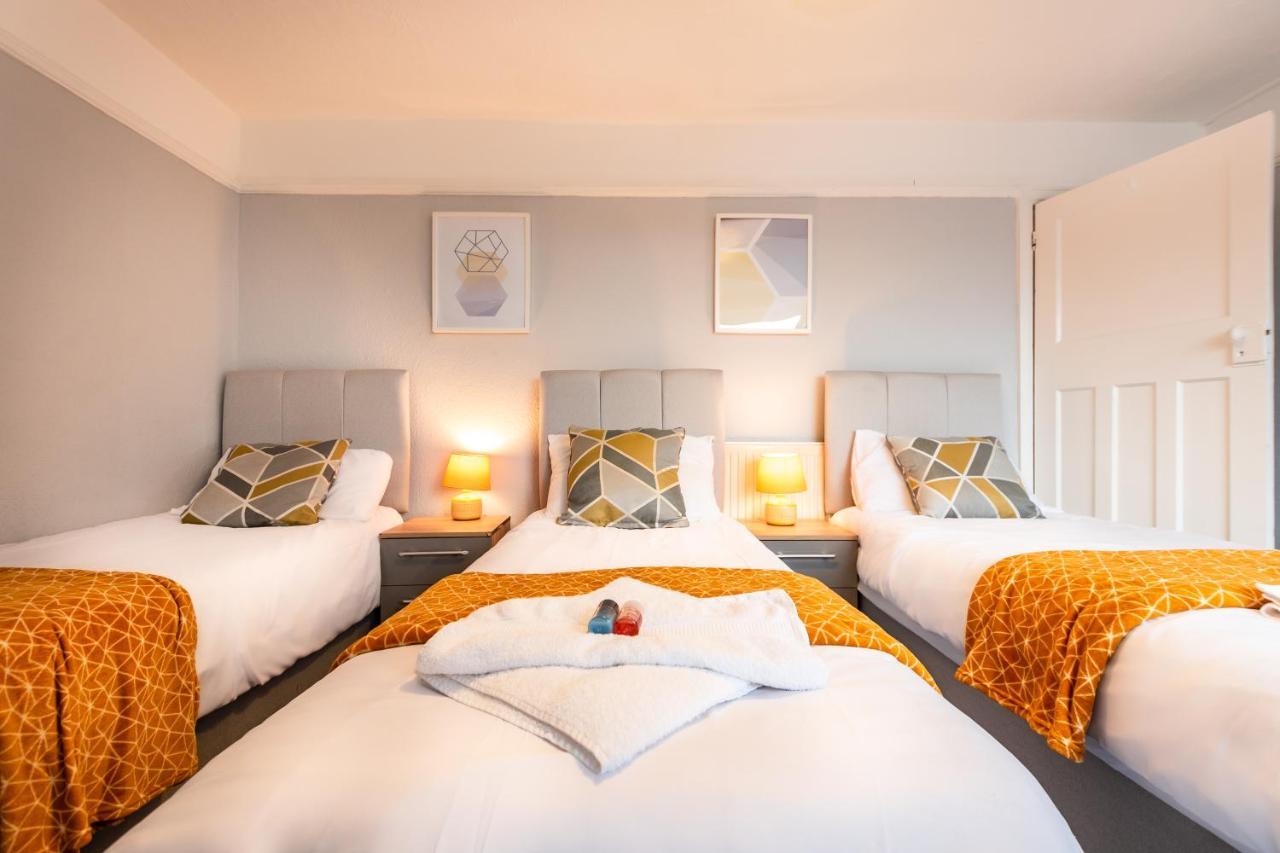 Best Price! Perfect Gunwharf Accommodation - 5 Single Beds Or Kingsize Free Parking Portsmouth Extérieur photo