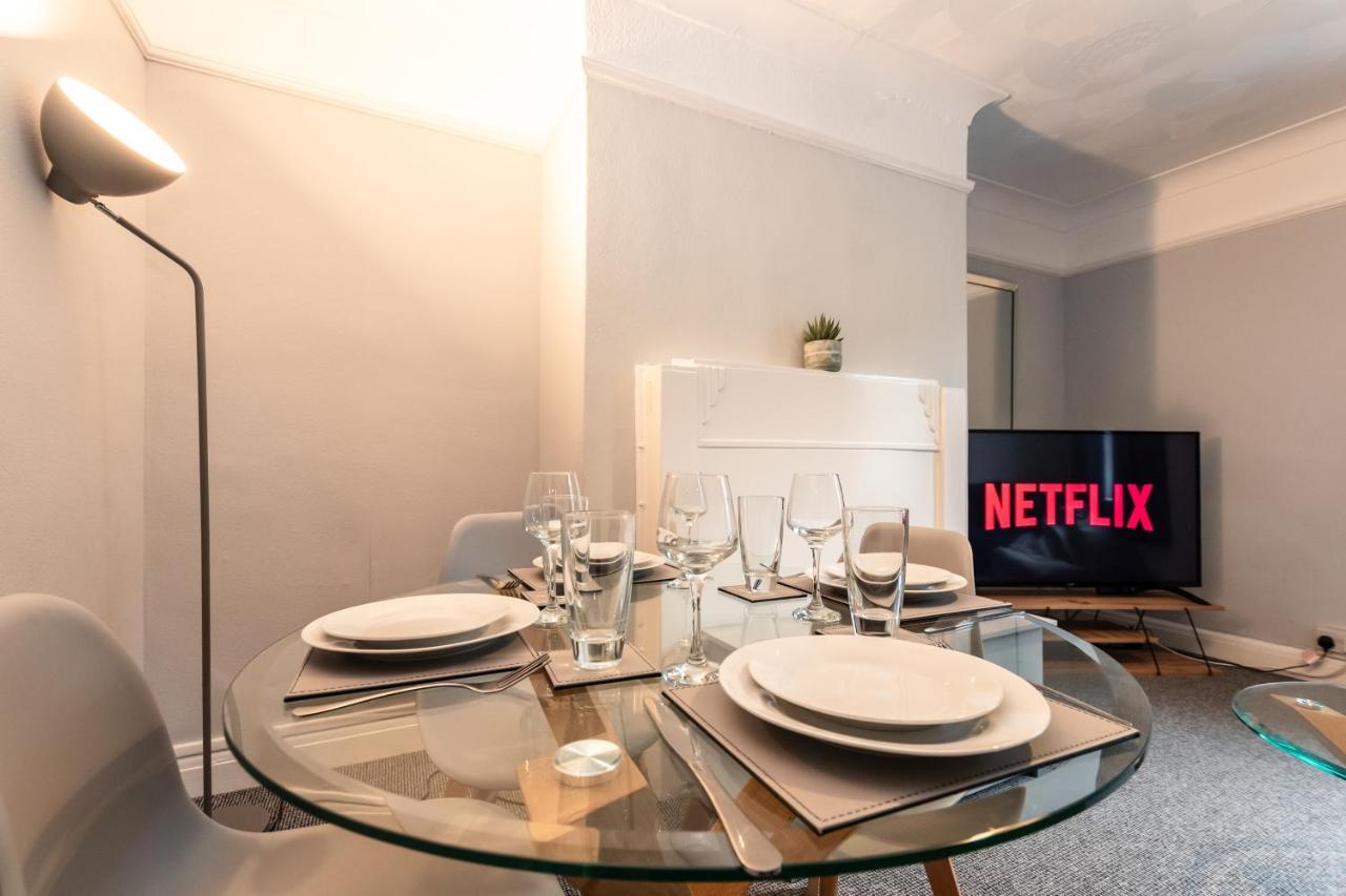Best Price! Perfect Gunwharf Accommodation - 5 Single Beds Or Kingsize Free Parking Portsmouth Extérieur photo