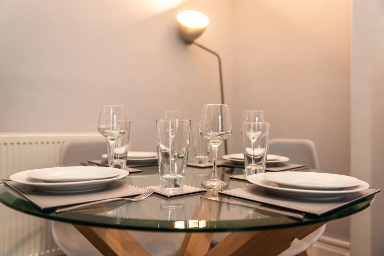 Best Price! Perfect Gunwharf Accommodation - 5 Single Beds Or Kingsize Free Parking Portsmouth Extérieur photo