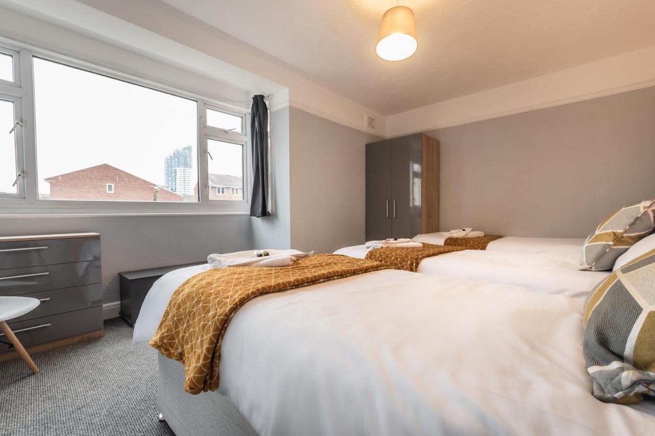 Best Price! Perfect Gunwharf Accommodation - 5 Single Beds Or Kingsize Free Parking Portsmouth Extérieur photo