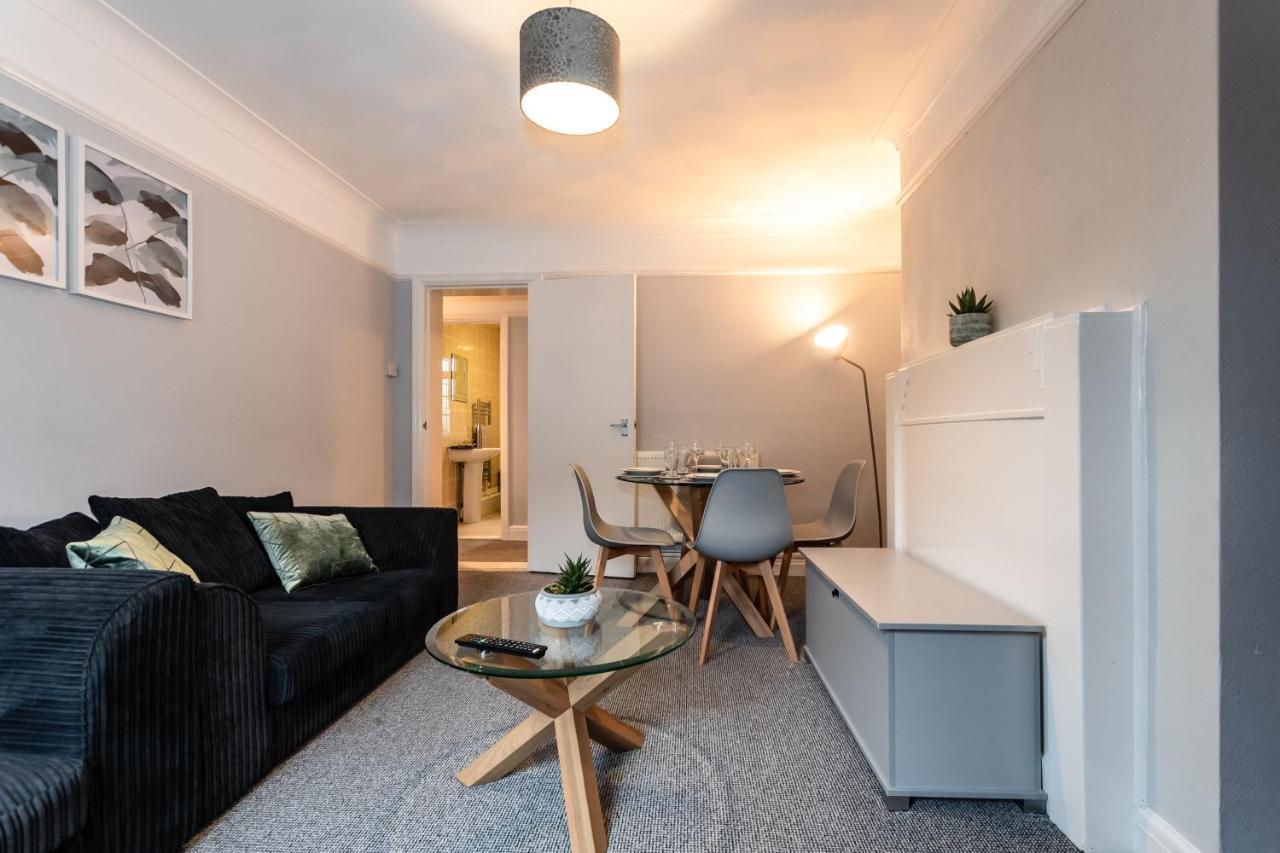 Best Price! Perfect Gunwharf Accommodation - 5 Single Beds Or Kingsize Free Parking Portsmouth Extérieur photo
